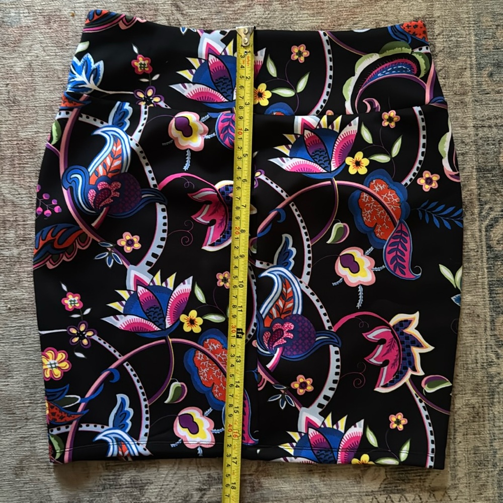 Vibrant Carmen Marc Valvo Floral Paisley Print Stretch Pencil Skirt Small Boho - Picture 7 of 10